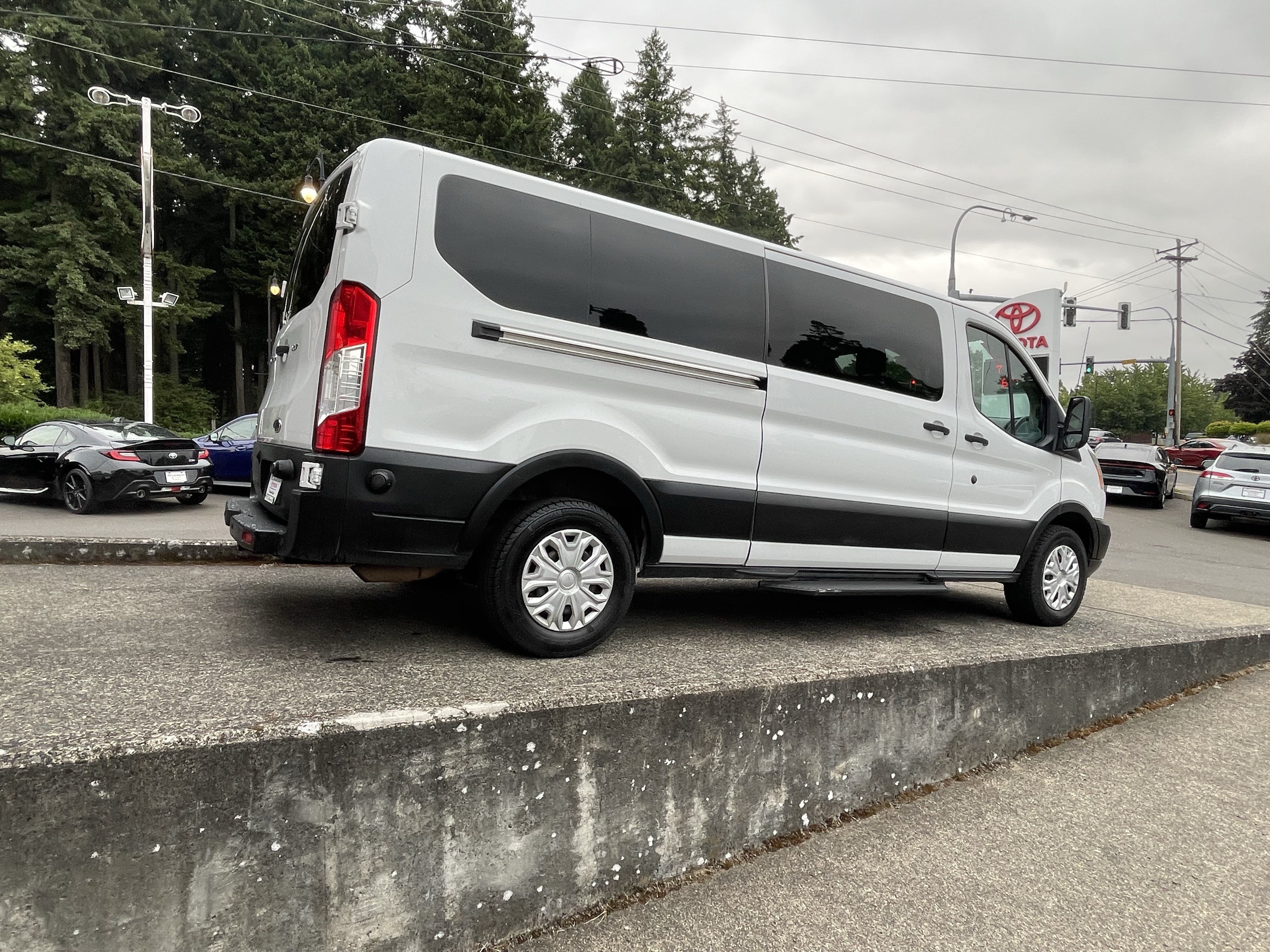 Used 2019 Ford Transit 350 XLT RWD image 8