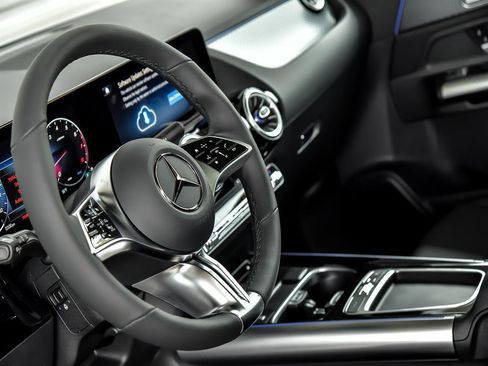 Certified 2025 Mercedes-Benz GLA 250 GLA 250 4MATIC image 17