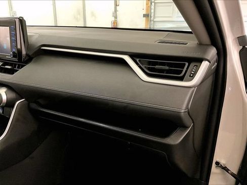 Used 2022 Toyota RAV4 XLE w/ XLE Grade Weather Package AWD/4WD image 15