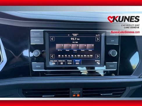 Used 2024 Volkswagen Jetta SE image 24