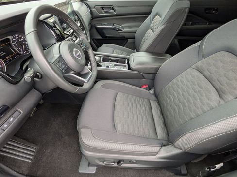 Used 2025 Nissan Pathfinder SV w/ SV Premium Package FWD image 11
