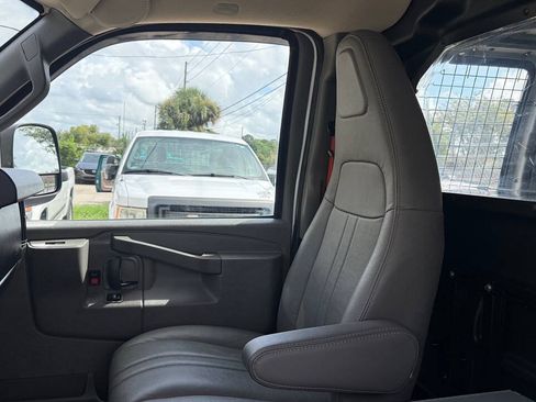 Used 2018 Chevrolet Express 2500 w/ Driver Convenience Package RWD image 15