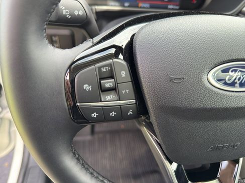 New 2025 Ford Escape SE image 17