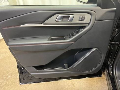 Used 2025 Ford Explorer ST-Line w/ Premium Package image 13