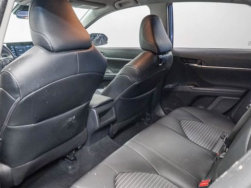 Used 2021 Toyota Camry SE image 18