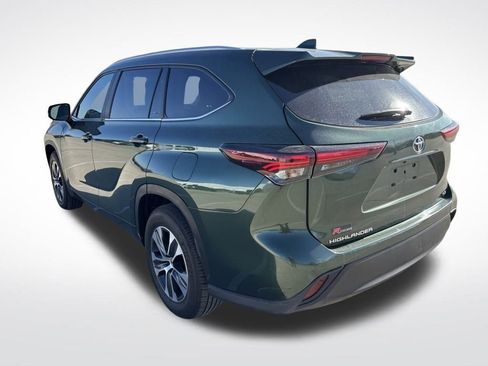Used 2024 Toyota Highlander XLE image 4