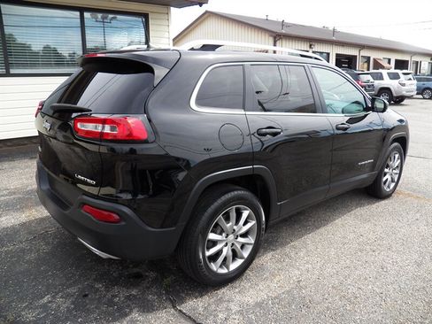 Used 2018 Jeep Cherokee Limited AWD/4WD image 5