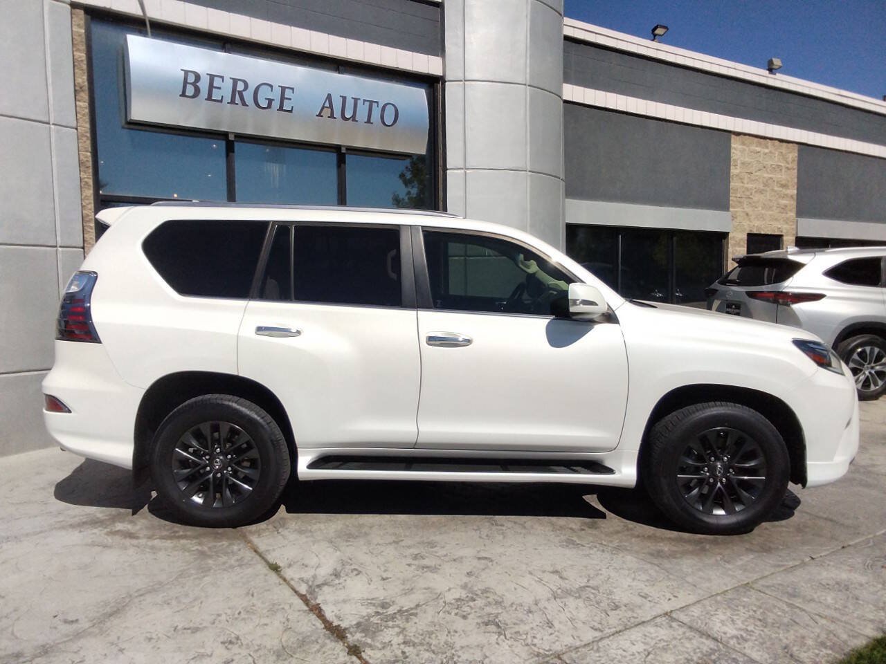 Used 2021 Lexus GX 460 Premium w/ Premium Package AWD/4WD image 6