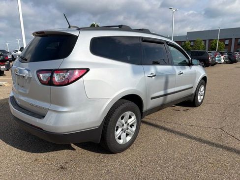 Used 2016 Chevrolet Traverse LS FWD image 3