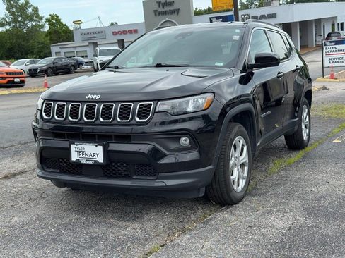 Used 2024 Jeep Compass Latitude AWD/4WD image 10
