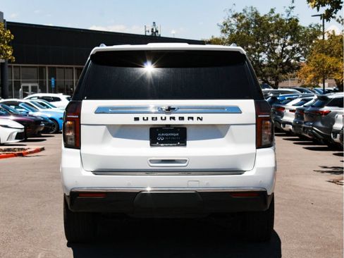 Used 2022 Chevrolet Suburban LS RWD image 6