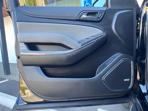 Used 2020 Chevrolet Suburban LT w/ Luxury Package image 28