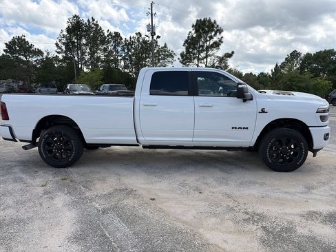 New 2026 RAM 2500 Laramie AWD/4WD image 7