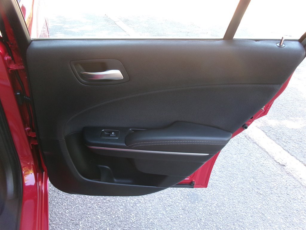 Used 2016 Dodge Charger SE RWD image 25