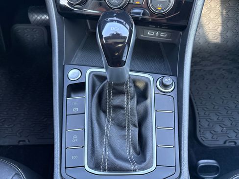 Certified 2023 Volkswagen Jetta SE w/ Panoramic Sunroof Package FWD image 14