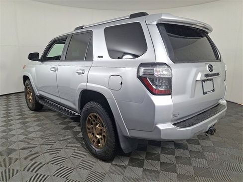 Used 2022 Toyota 4Runner SR5 Premium image 8