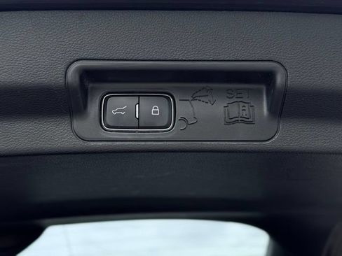 Used 2020 Ford Explorer XLT w/ Equipment Group 202A AWD/4WD image 13