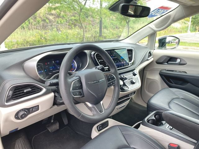 Used 2024 Chrysler Pacifica Limited FWD image 10