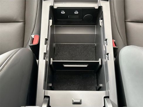 New 2026 MAZDA MAZDA3 Hatchback w/Premium Plus Pkg image 35