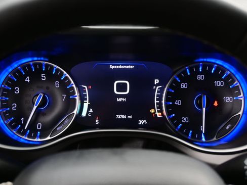 Used 2022 Chrysler Pacifica Touring-L FWD image 26