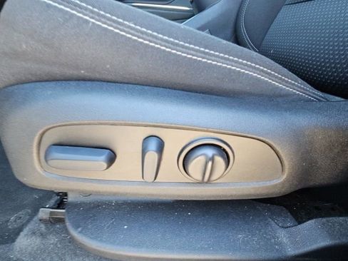 Used 2023 GMC Terrain SLE w/ Driver Convenience Package FWD image 19