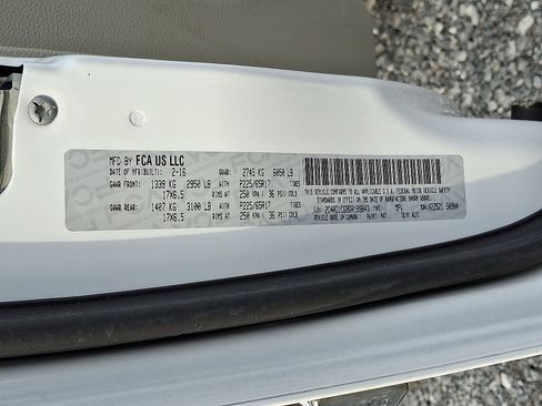 Used 2016 Chrysler Town & Country Touring-L image 26