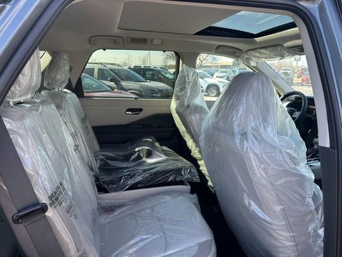 New 2026 Nissan Pathfinder SL image 4