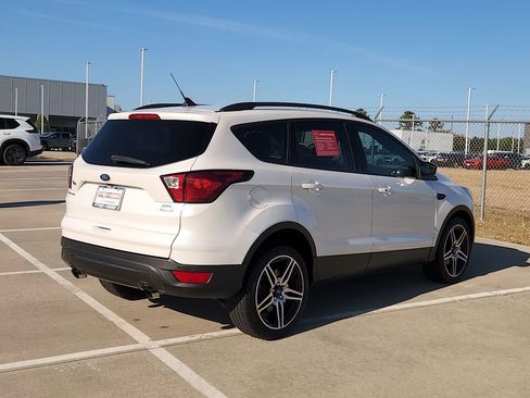 Used 2019 Ford Escape SEL image 5