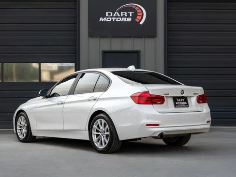 Used 2017 BMW 320i xDrive Sedan AWD/4WD image 5