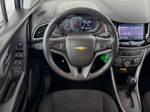 Used 2022 Chevrolet Trax LS w/ Tint and Cruise Package AWD/4WD image 15