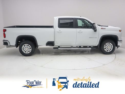 Used 2024 Chevrolet Silverado 2500 LT AWD/4WD image 2