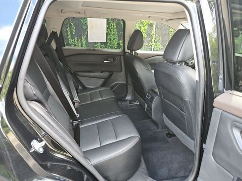 Used 2022 Nissan Rogue SL w/ SL Premium Package image 16