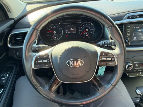 Used 2019 Kia Sorento LX w/ LX Convenience Package image 22