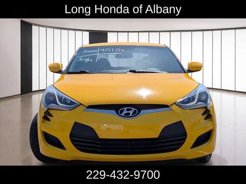 Used 2016 Hyundai Veloster FWD image 2