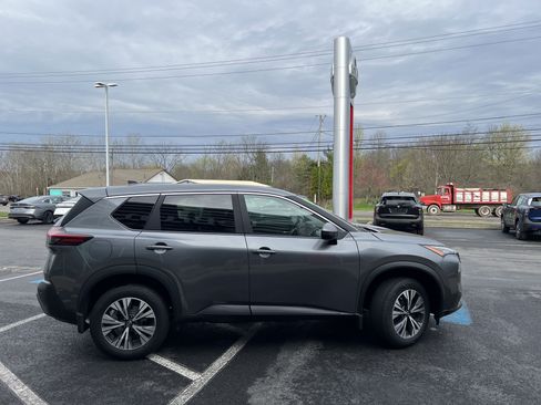 Used 2023 Nissan Rogue SV AWD/4WD image 9