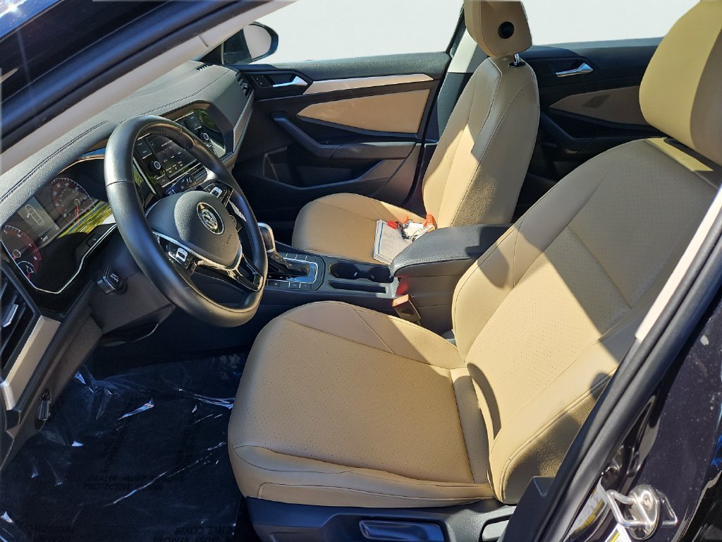Used 2019 Volkswagen Jetta SE w/ Cold Weather Package FWD image 29