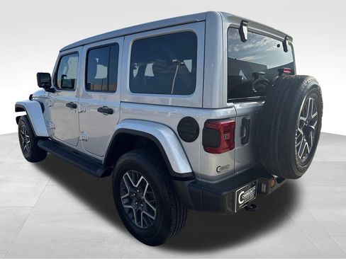 Used 2024 Jeep Wrangler Unlimited Sahara w/ Technology Group AWD/4WD image 4