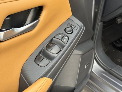 Used 2025 Nissan Sentra SV w/ SV Premium Package FWD image 9