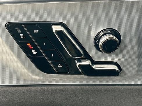 Used 2024 Cadillac Lyriq Tech image 17