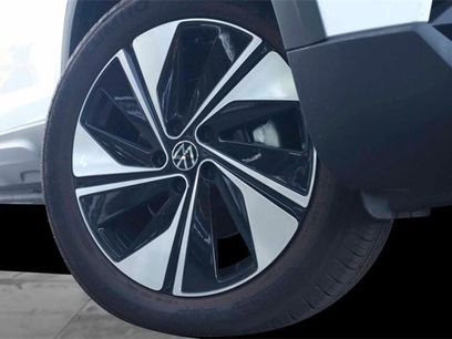 New 2025 Volkswagen Taos SE