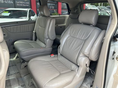 Used 2006 Toyota Sienna XLE image 5