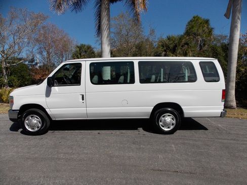 Used 2013 Ford E-350 and Econoline 350 XLT image 11