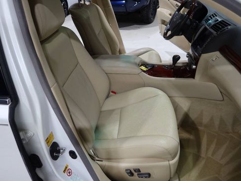 Used 2012 Lexus LS 460 w/ Comfort Pkg RWD image 12
