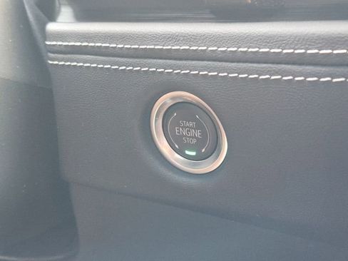 Used 2025 Cadillac Escalade ESV Premium Luxury w/ LPO, Floor Liner Package AWD/4WD image 8