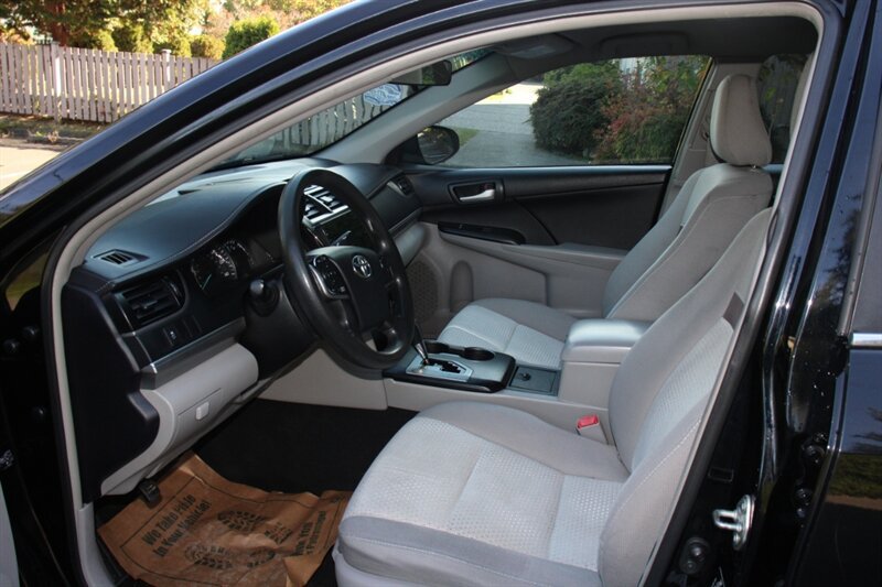 Used 2014 Toyota Camry LE FWD image 5