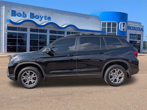 Certified 2025 Honda Passport TrailSport image 2