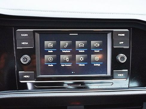 Used 2024 Volkswagen Jetta SE image 24