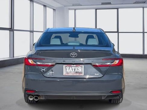 Used 2025 Toyota Camry SE image 5