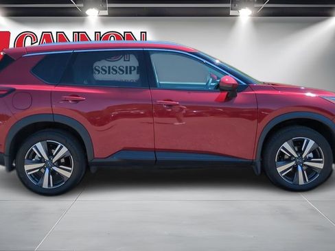 Used 2024 Nissan Rogue SL image 4