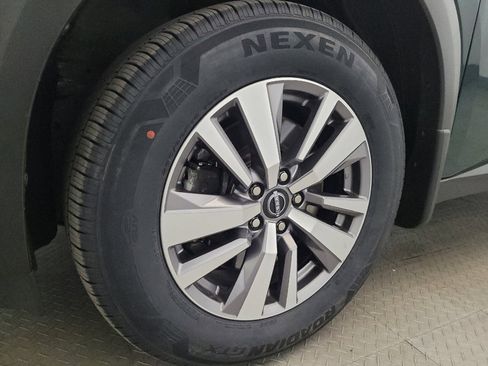 Used 2022 Nissan Pathfinder SL AWD/4WD image 31